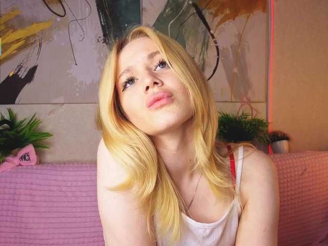 Sonyavibe's BongaCams show and profile