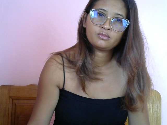 le modèle sweety-annah est en webcam porno dans un show sur le site bongacams, il possède les tags suivants: Ebony,Brunette,Shaved