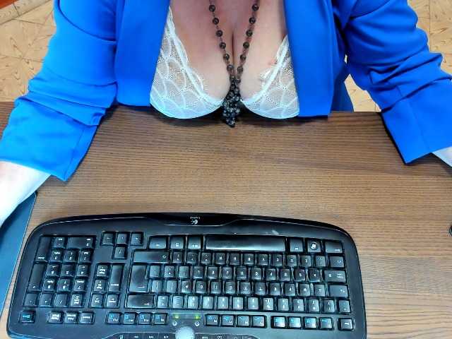 le modèle NikkiHollandxxx est en webcam porno dans un show sur le site bongacams, il possède les tags suivants: White/Caucasian,Redhead,Trimmed