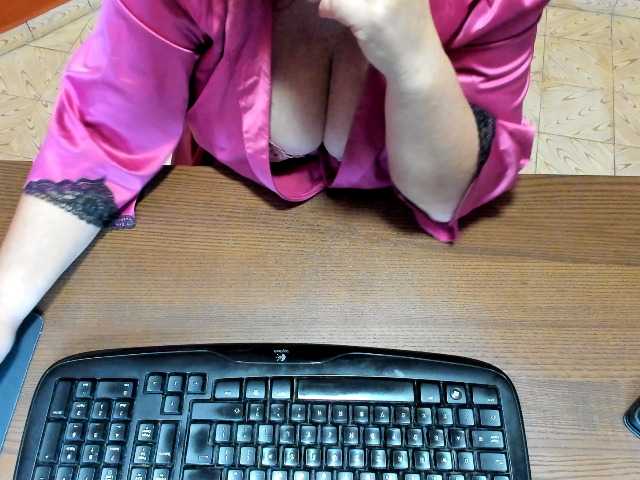 le modèle NikkiHollandxxx est en webcam porno dans un show sur le site bongacams, il possède les tags suivants: White/Caucasian,Redhead,Trimmed