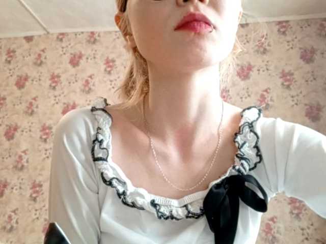 DanelleLaday broadcasting live