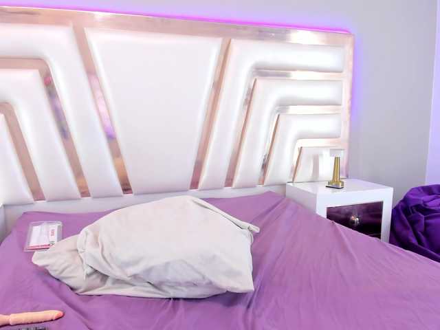 AvieRose's BongaCams show and profile