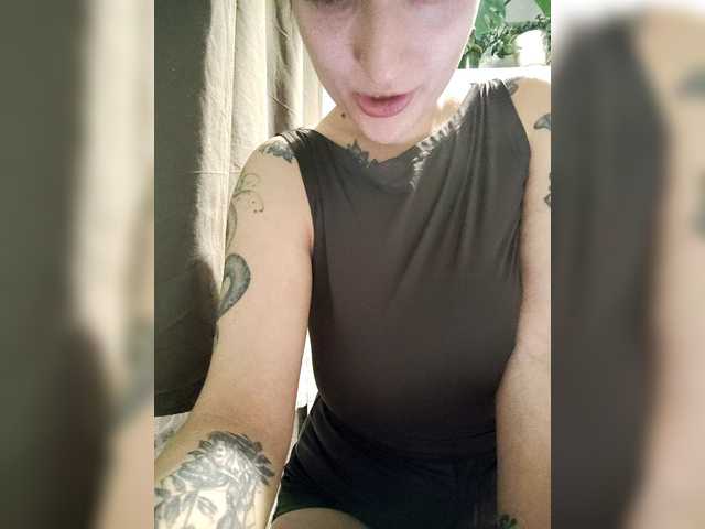 Leona13291's BongaCams show and profile