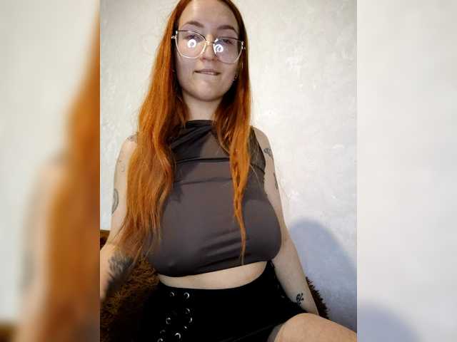 go to chat with LeonaFox