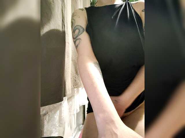 Leona13291's BongaCams show and profile