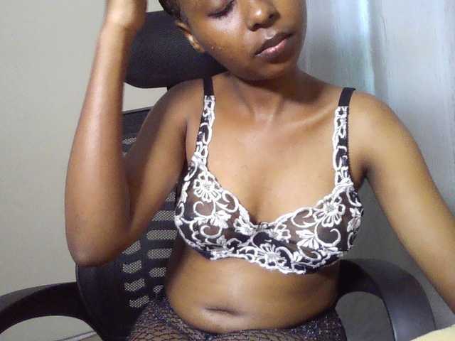 le modèle Blackass254 est en webcam porno dans un show sur le site bongacams, il possède les tags suivants: Ebony,Redhead,Hairy