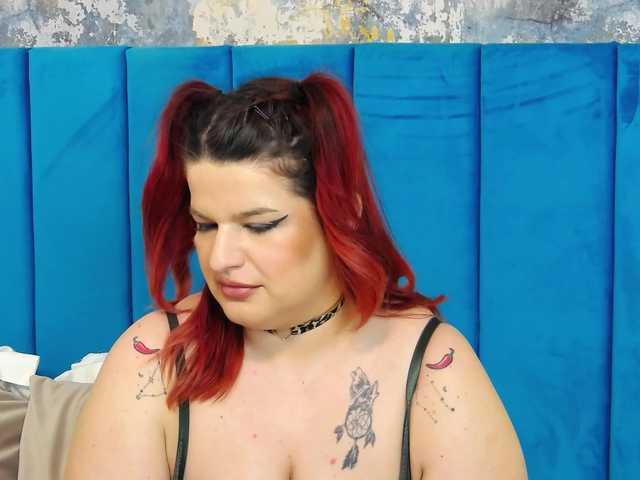 le modèle LaraHartt est en webcam porno dans un show sur le site bongacams, il possède les tags suivants: White/Caucasian,Redhead,Shaved