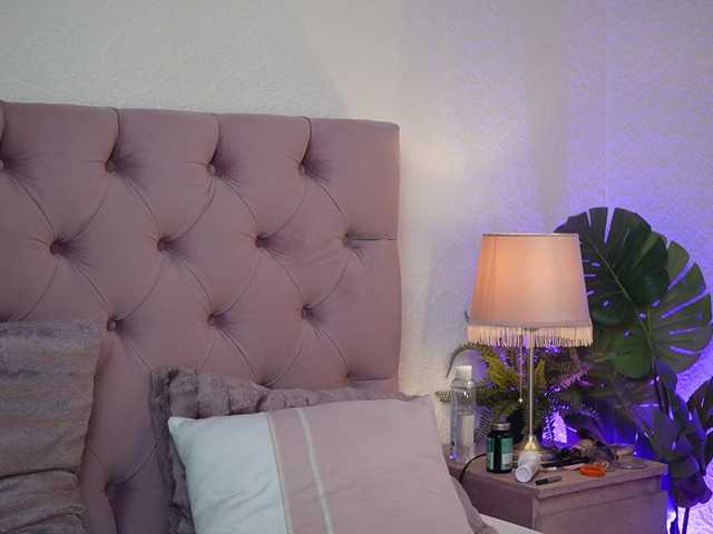 CarinaFoxy's BongaCams show and profile