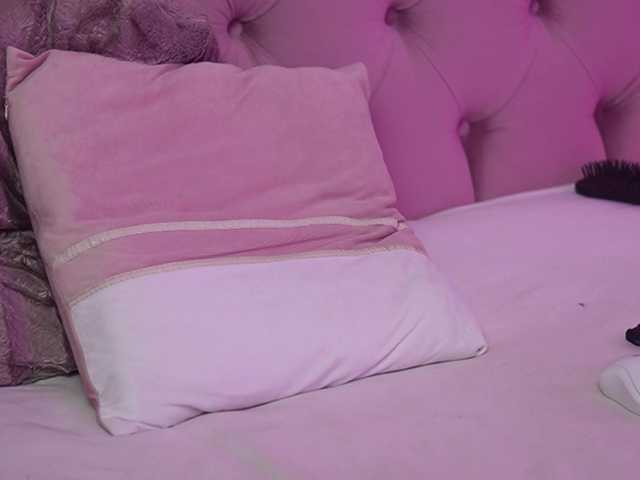 CarinaFoxy's BongaCams show and profile