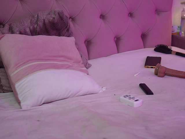 CarinaFoxy's BongaCams show and profile