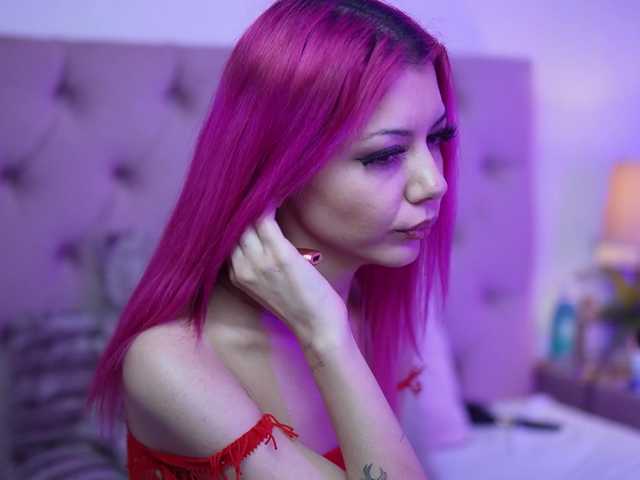 CarinaFoxy's BongaCams show and profile