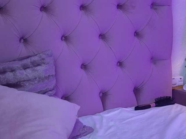 CarinaFoxy's BongaCams show and profile