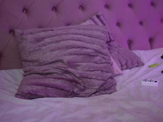 CarinaFoxy's BongaCams show and profile