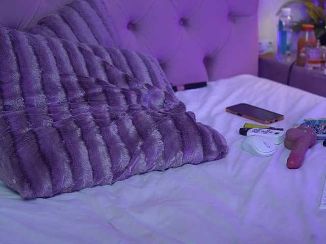 CarinaFoxy's BongaCams show and profile