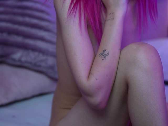 CarinaFoxy's BongaCams show and profile