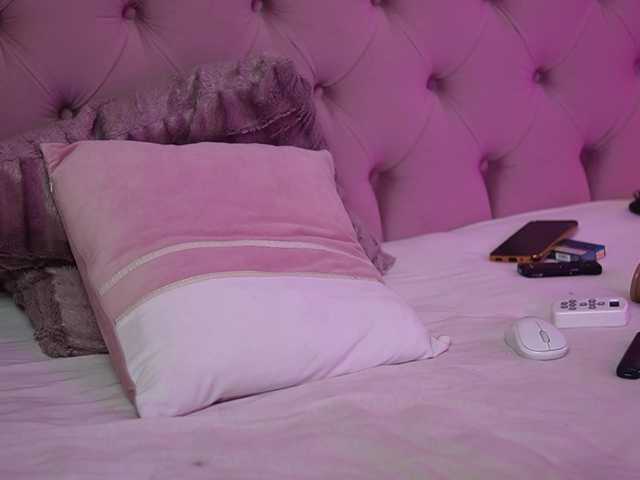 CarinaFoxy's BongaCams show and profile