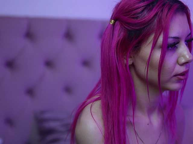 CarinaFoxy's BongaCams show and profile