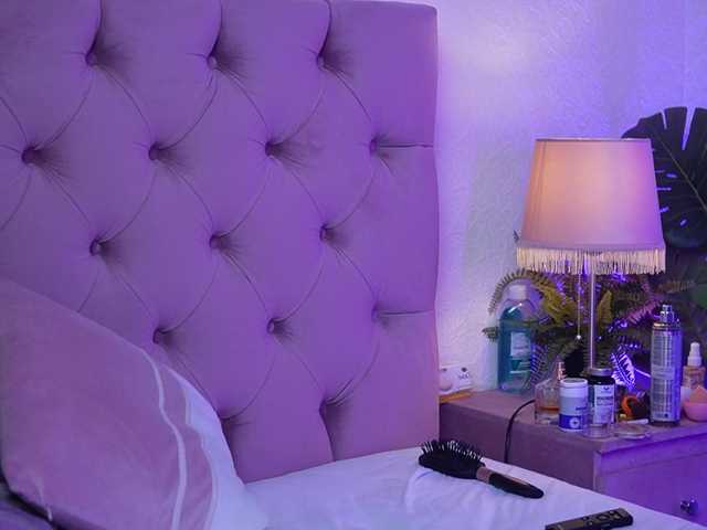 CarinaFoxy's BongaCams show and profile