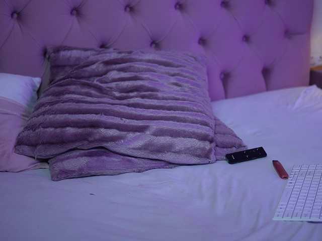 CarinaFoxy's BongaCams show and profile