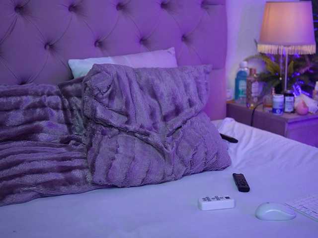 CarinaFoxy's BongaCams show and profile