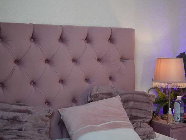 CarinaFoxy's BongaCams show and profile