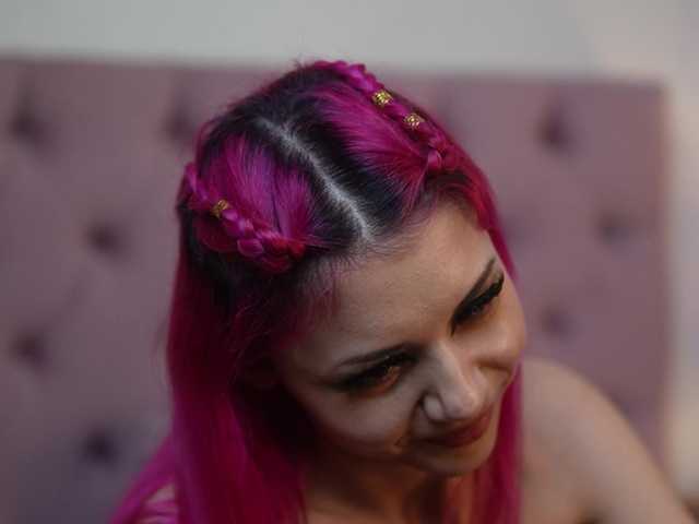 CarinaFoxy's BongaCams show and profile