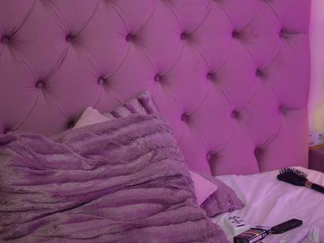 CarinaFoxy's BongaCams show and profile