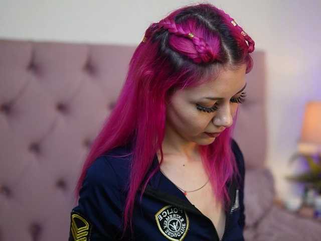 CarinaFoxy's BongaCams show and profile