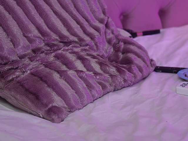 CarinaFoxy's BongaCams show and profile