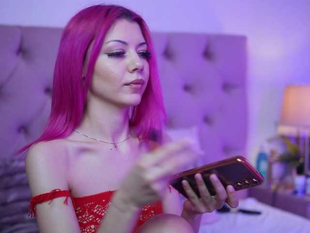 CarinaFoxy's BongaCams show and profile