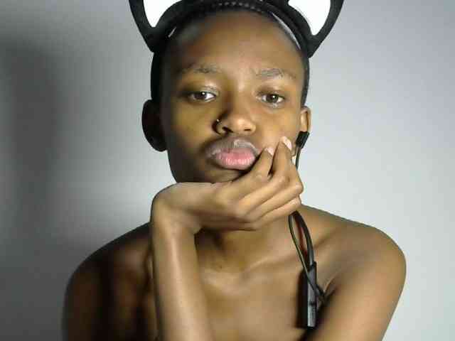 prettyquin256 webcam