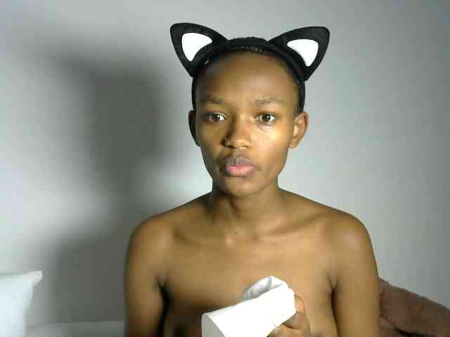 prettyquin256 webcam