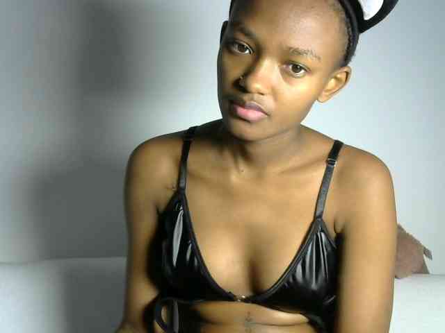 prettyquin256 webcam