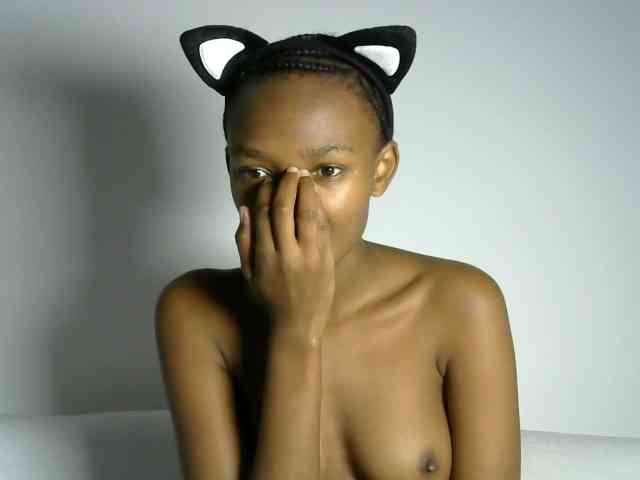 prettyquin256 webcam