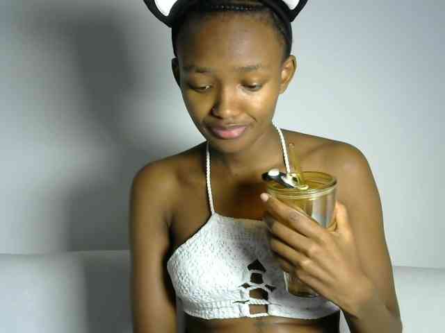 prettyquin256 webcam