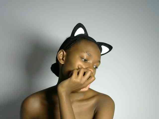 prettyquin256 webcam