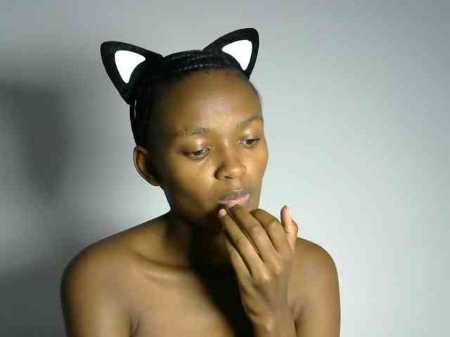 prettyquin256 webcam