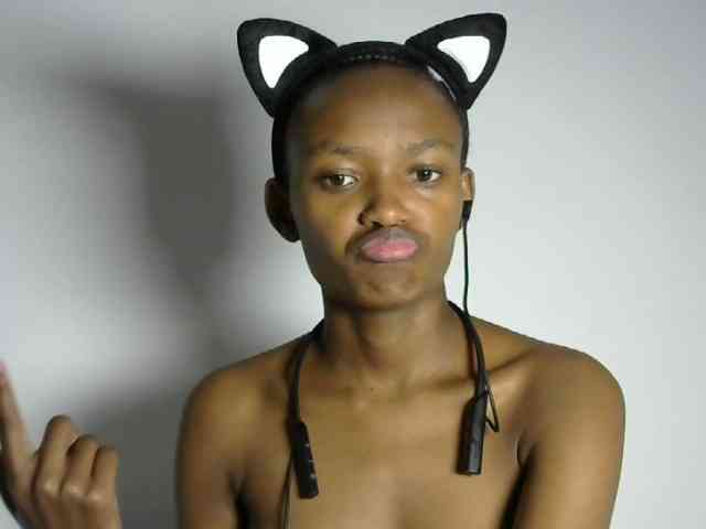 prettyquin256 webcam