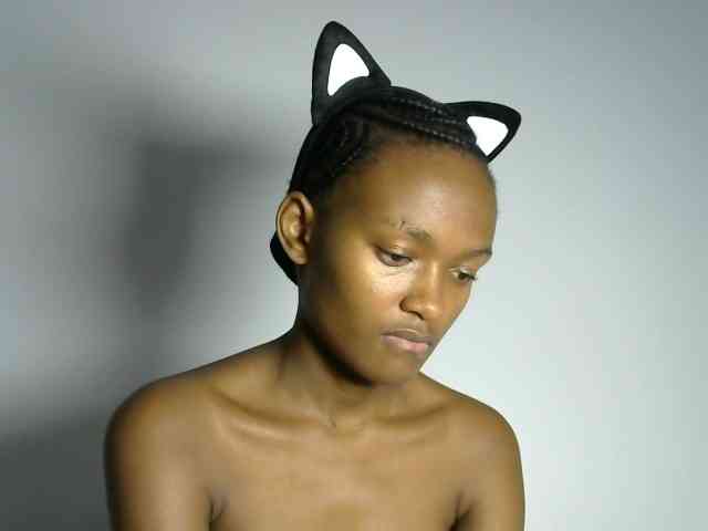 prettyquin256 webcam