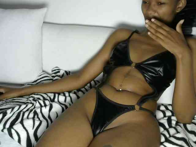 prettyquin256 webcam