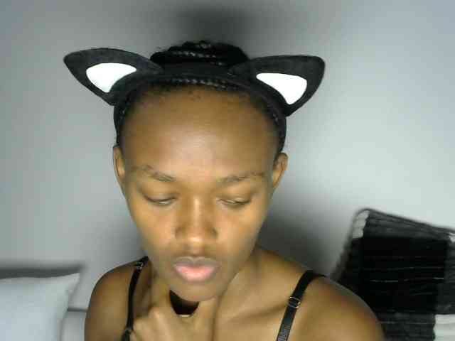 prettyquin256 webcam