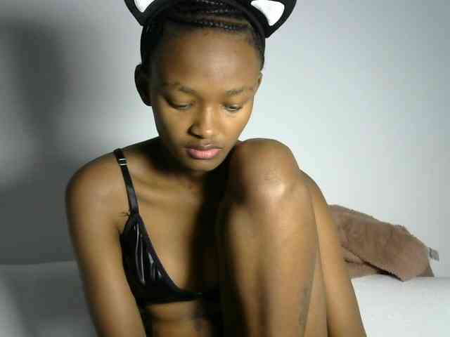 prettyquin256 webcam