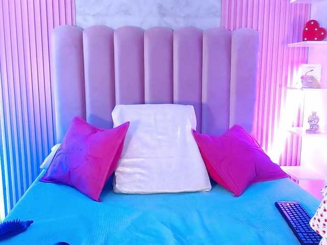 ArianaRougee's BongaCams show and profile