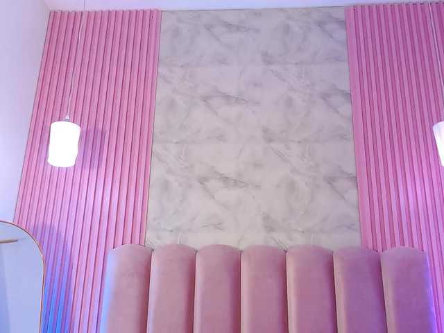 ArianaRougee's BongaCams show and profile