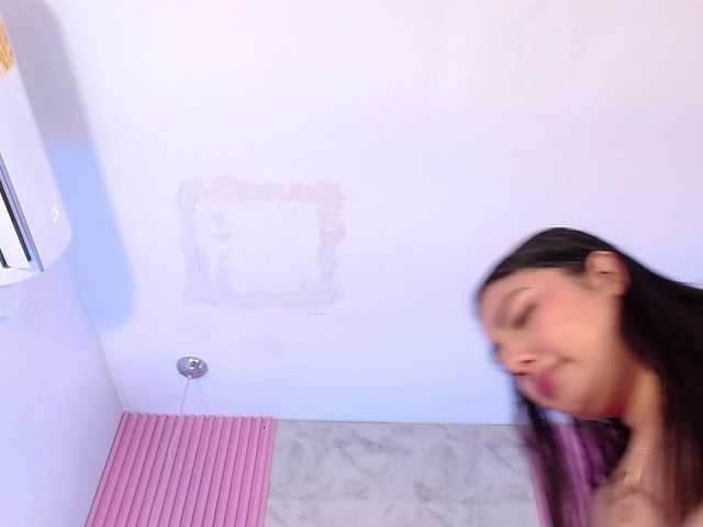 ArianaRougee's BongaCams show and profile