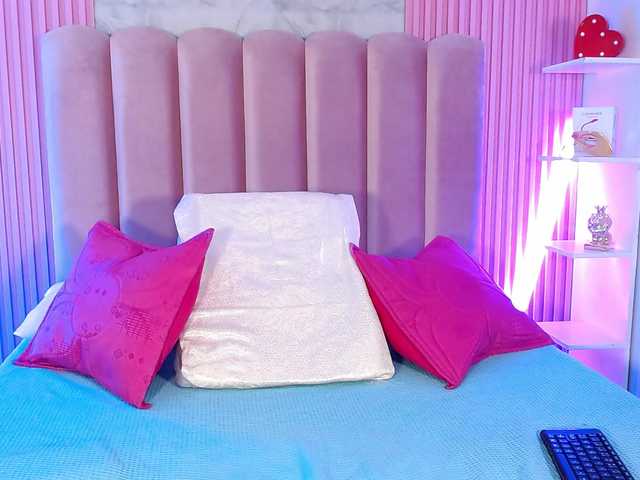 ArianaRougee's BongaCams show and profile