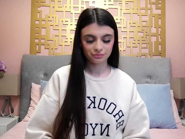 SweetLuna live cam profile