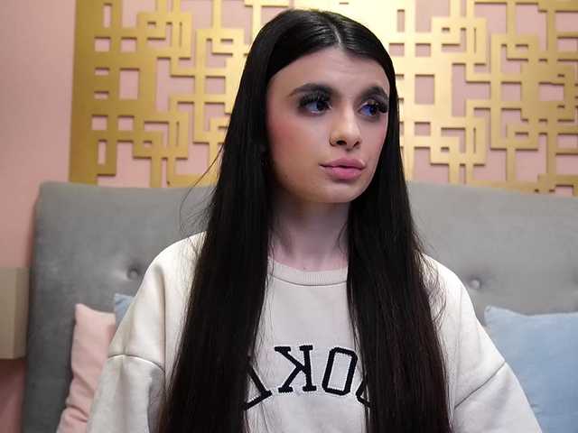 SweetLuna's BongaCams show and profile