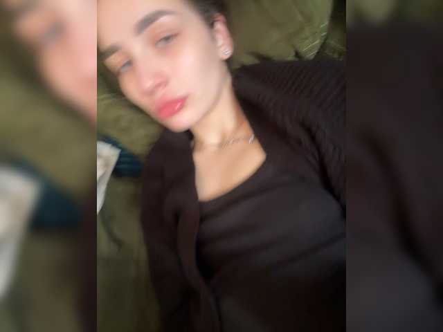 le modèle Vika96-1 est en webcam porno dans un show sur le site bongacams, il possède les tags suivants: White/Caucasian,Brunette,Shaved