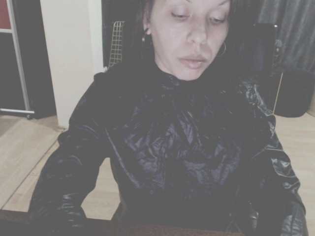 le modèle IconDomme est en webcam porno dans un show sur le site bongacams, il possède les tags suivants: White/Caucasian,Brunette,Hairy